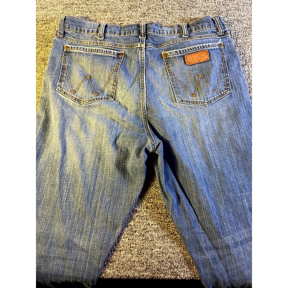 Wrangler Retro Relaxed Boot Jeans Mens 38x36 Blue Whiskered Denim Cotton Stretch - Picture 14 of 15